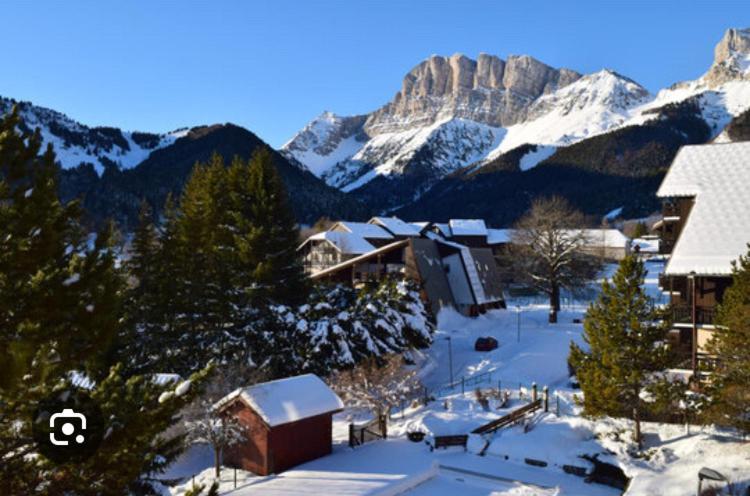 Petit Studio Mansarde 18 M2 Avec Navette Gratuit Aux Pistes De Ski Gresse-en-Vercors Exterior photo